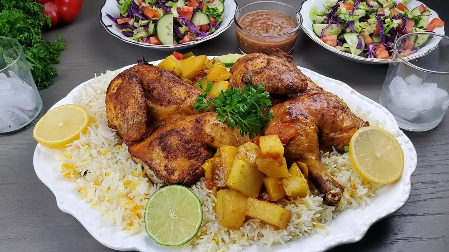 ربع دجاج فرن مع أرز وخضار