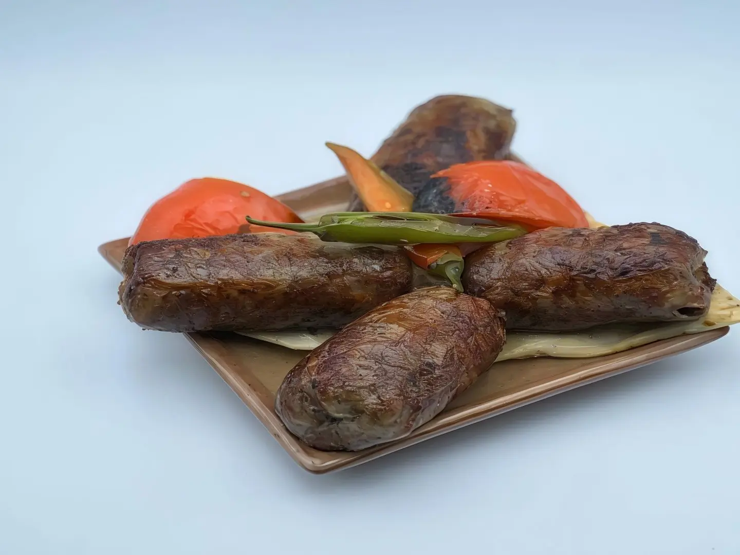 طرب يقدم لشخصين