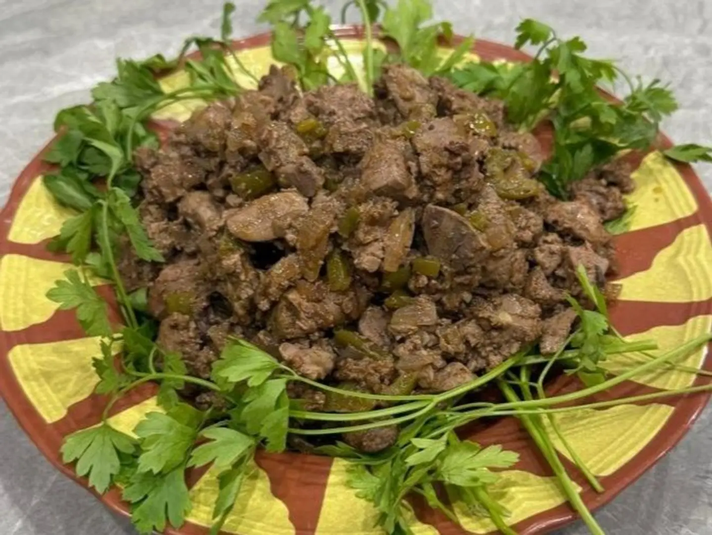 طبق كبدة دجاج طازج كبير