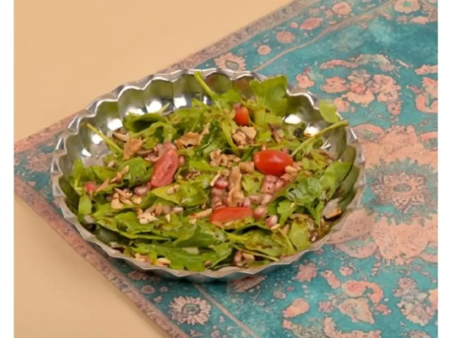 سلطة جرجير بالرمان