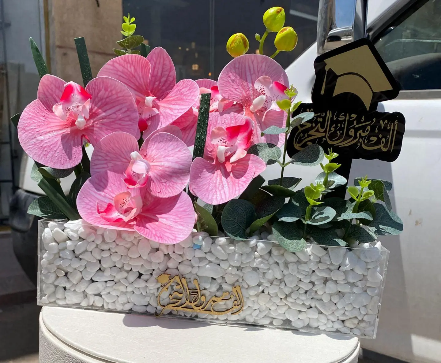 بكس اكرلك مع ورد الاوركيد الصناعيه