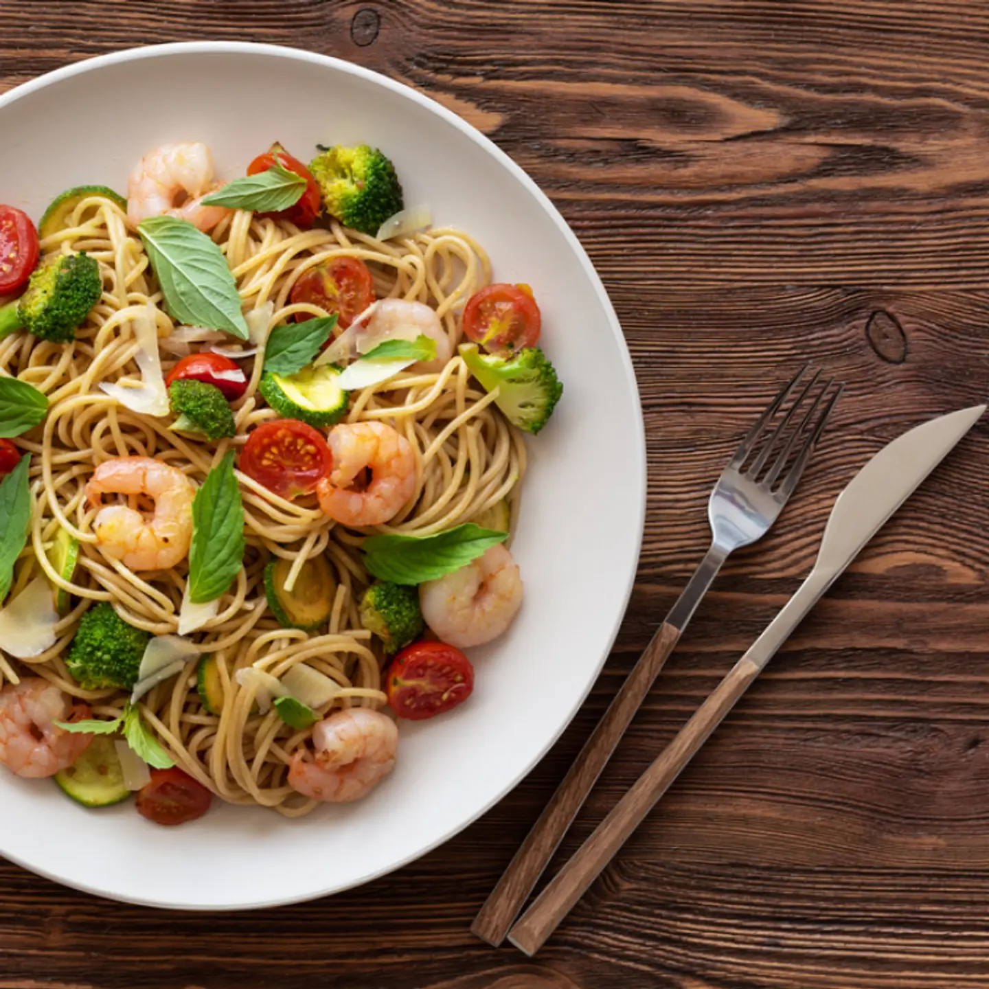 معكرونة الربيان مع الخضار