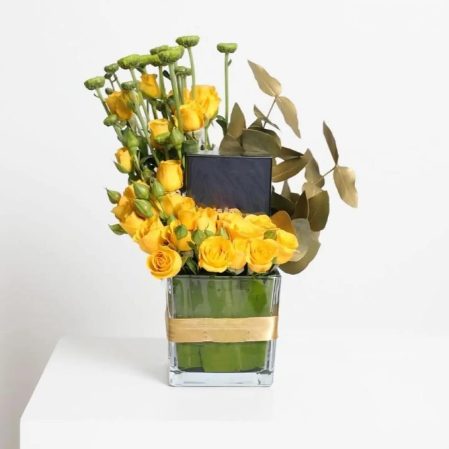 تنسيق فازة زجاجية صغيرة مع عطر