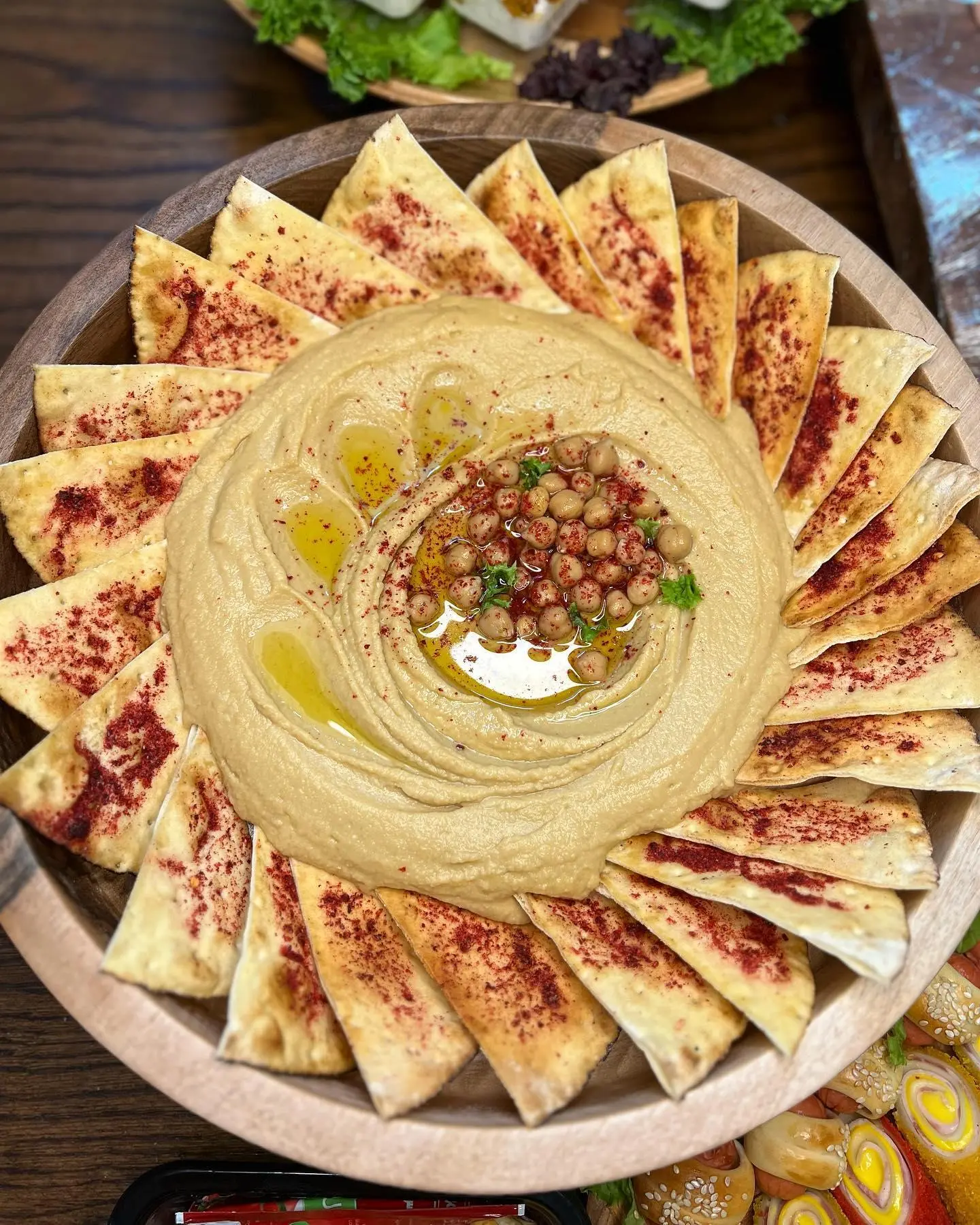 حمص مع خبز