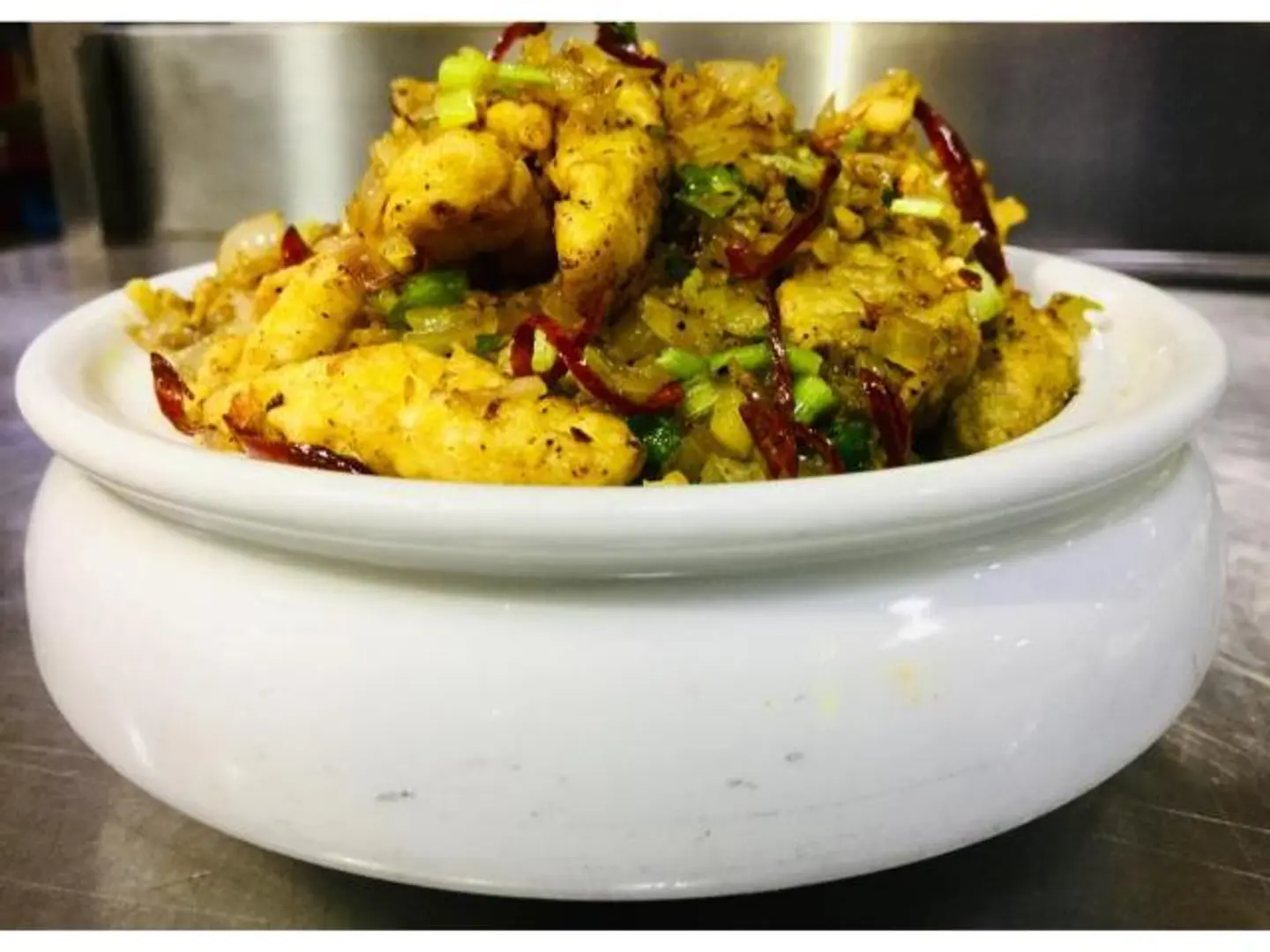 ذرة صغيرة وفطر وفلفل وملح