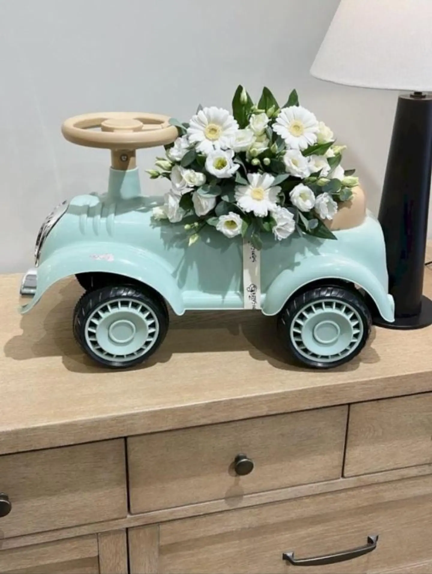 هدية مولود سيارة وورد