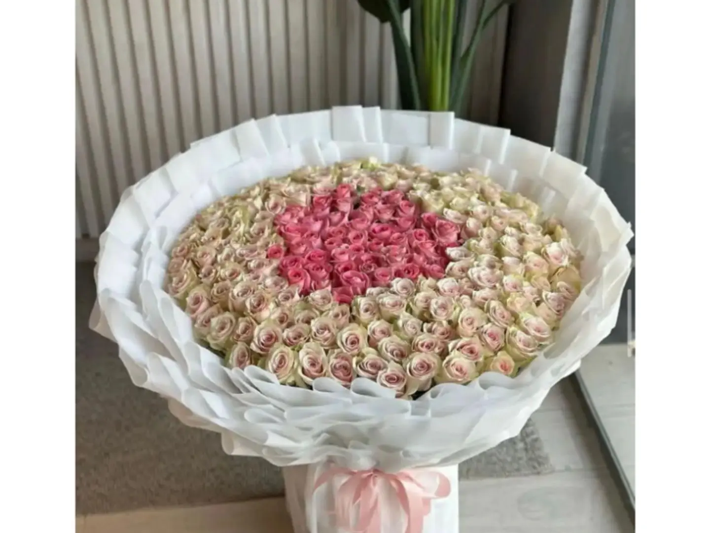 A Large Bouquet Of Roses, Bank