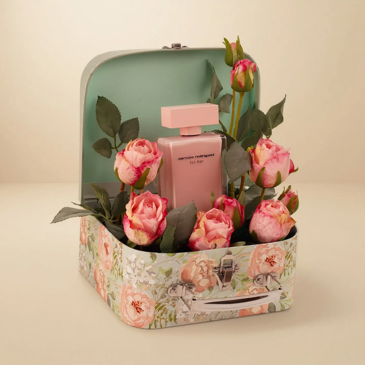 Narciso Rodriguez Women's Perfume In An Artificial Rose Bag