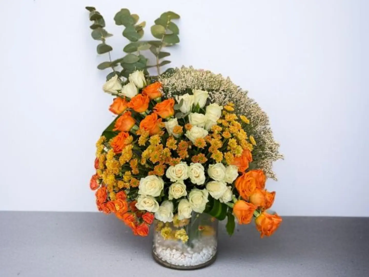 تنسيق ورد طبيعي بالألوان الدافئة