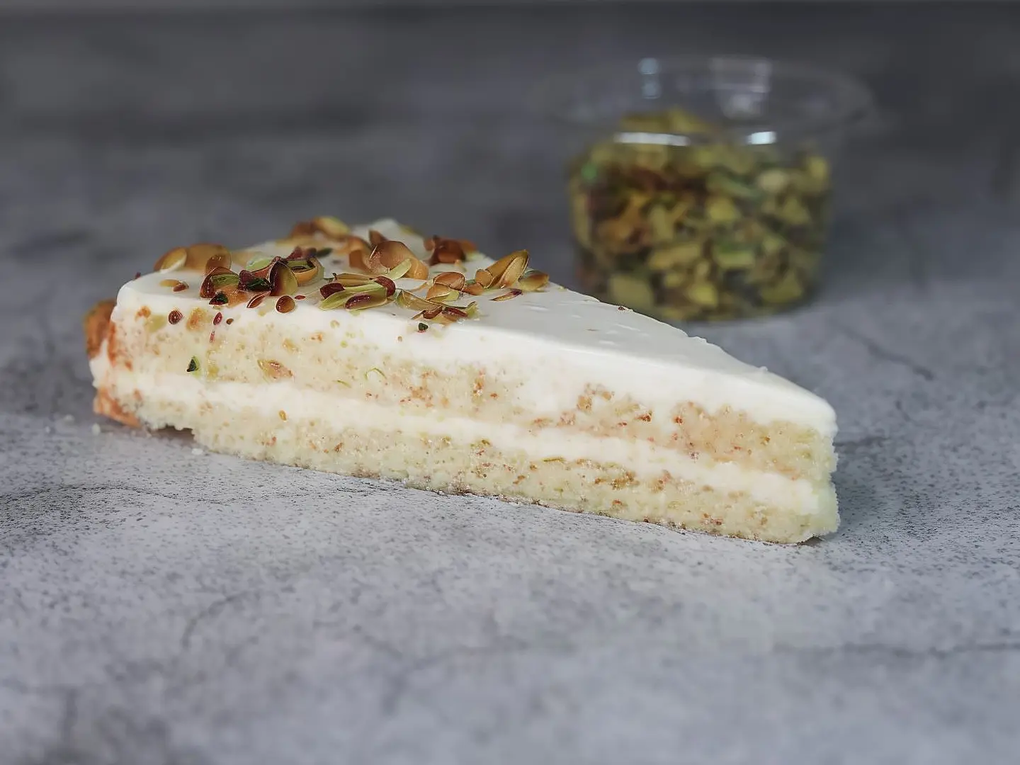 كيكة جبنة الليمون بالفستق