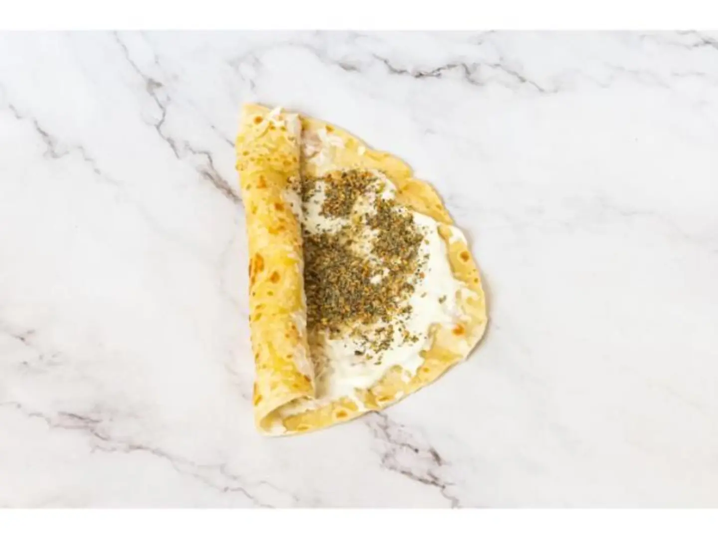 لبنه مع زعتر وزيتون