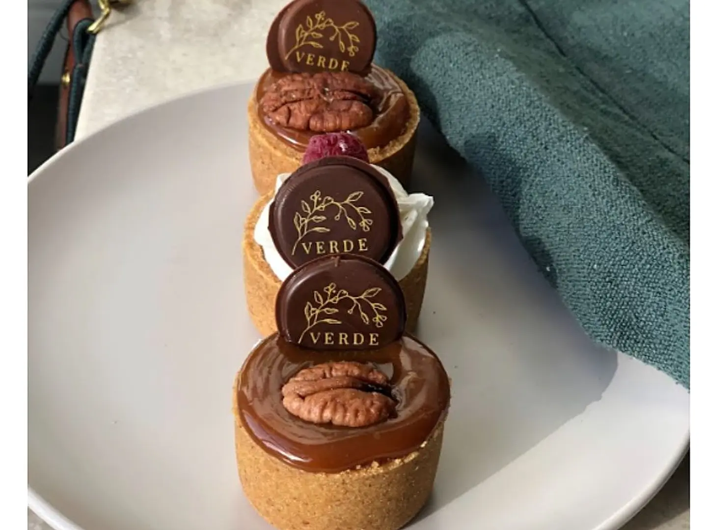 Three Mini Cheesecake Salted Caramel