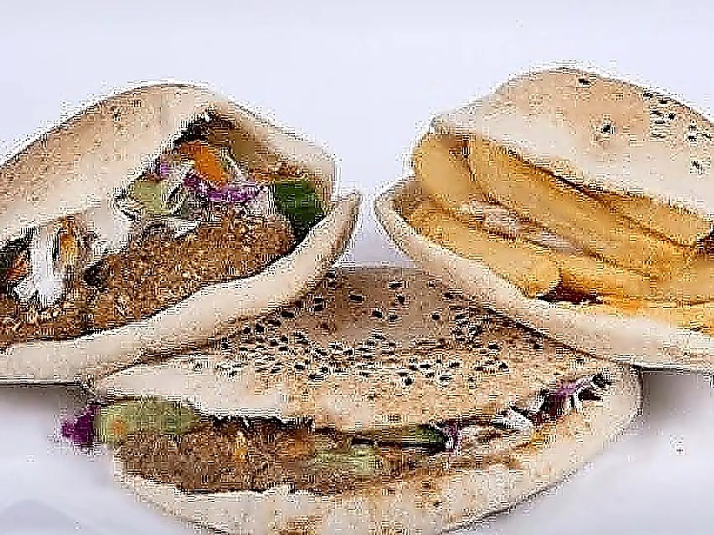 2 سندوش طعمية بالبيض 1 سندوش بطاطس مقلية