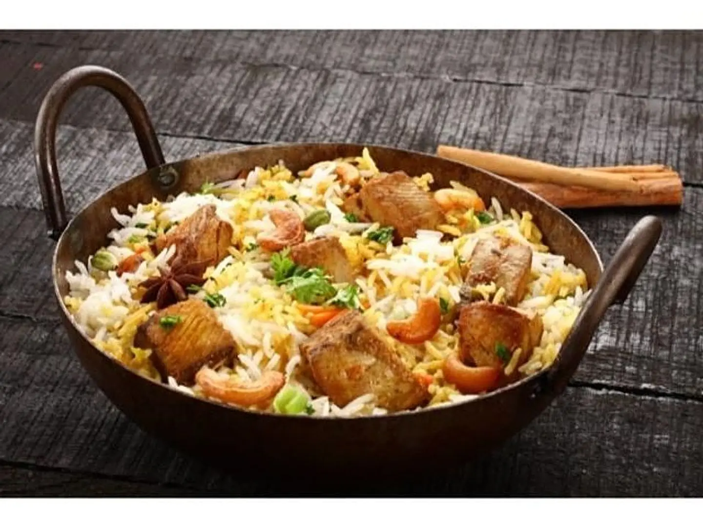 وجبة سمك فيلية وارز و سلطة