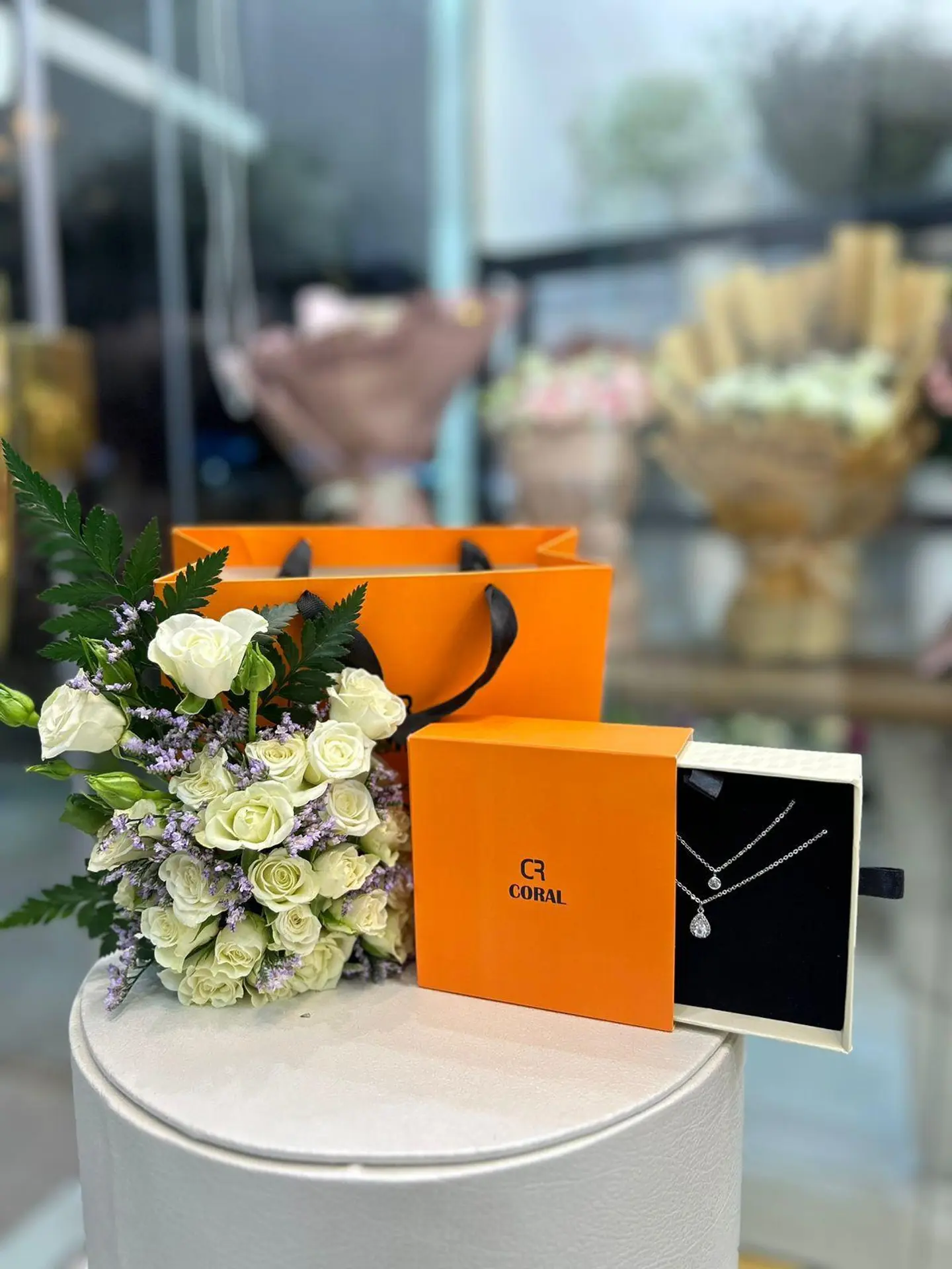 سلسال مع الورد الخفيف