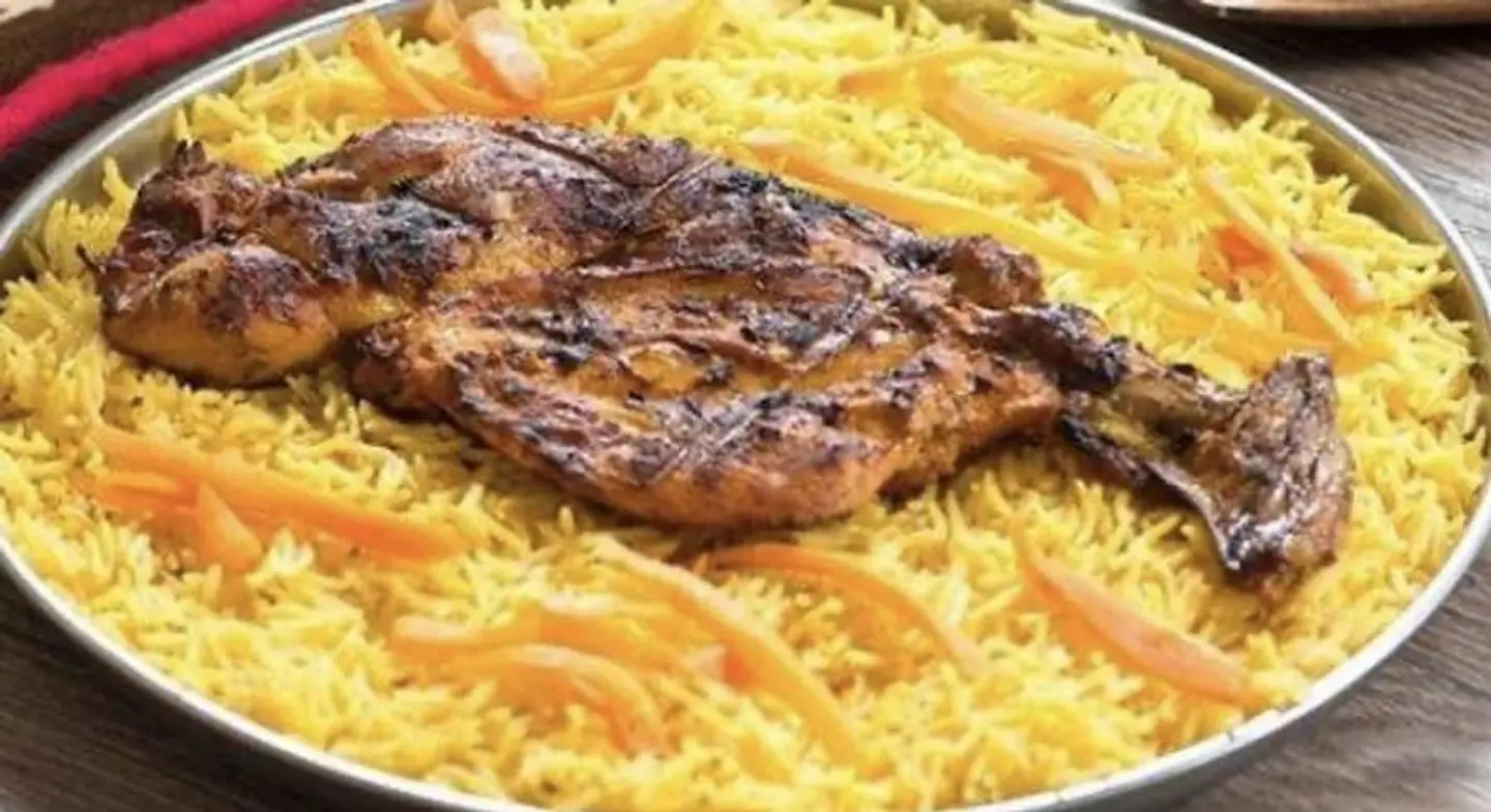نص حبة دجاج على الفحم