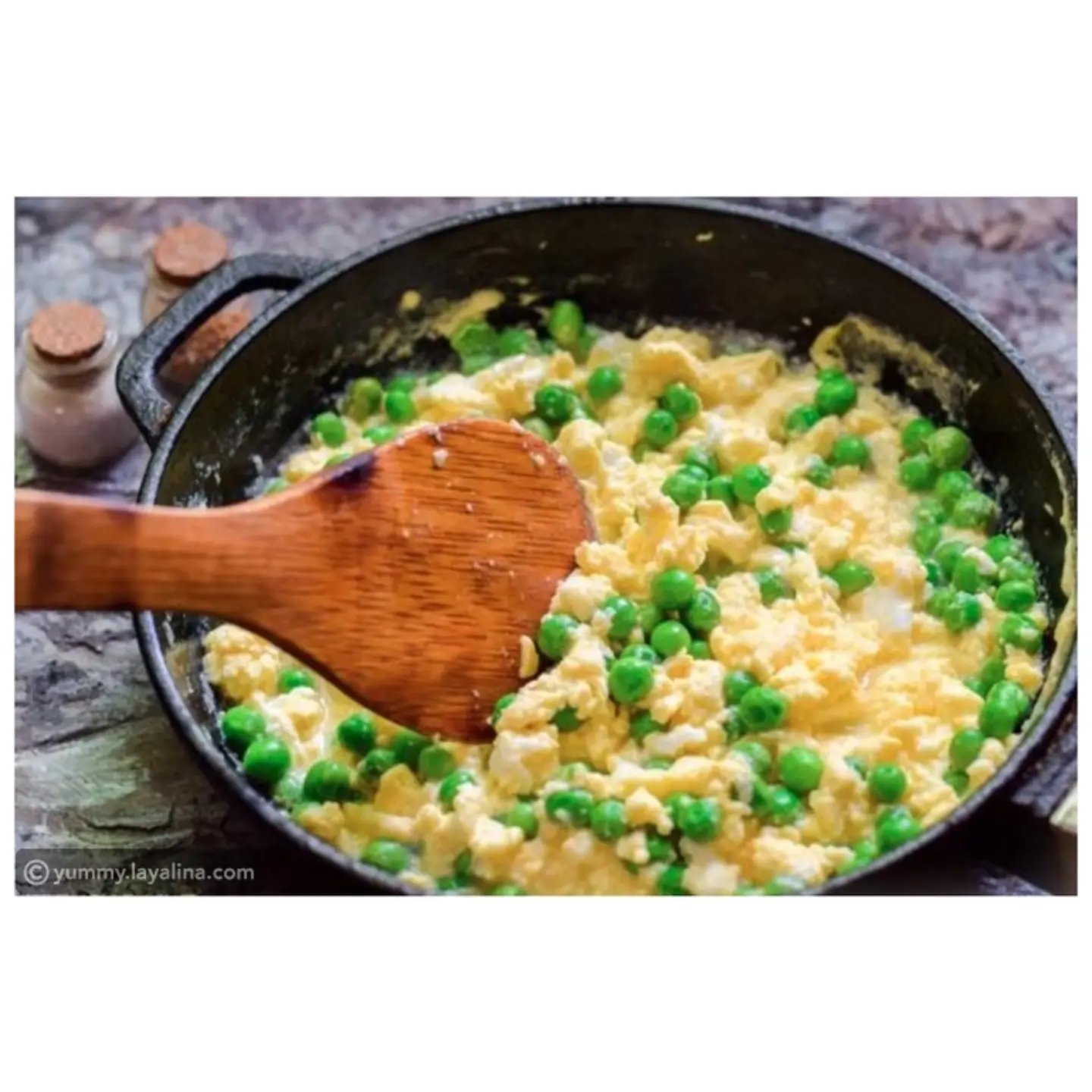 بازلاء بالبيض صاج