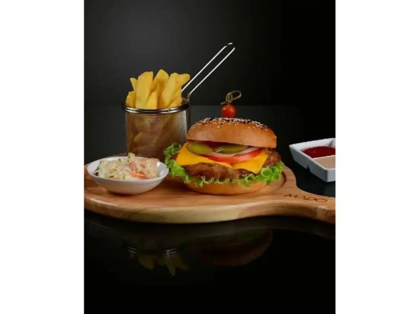 Mado Classic Beef Cheeseburger