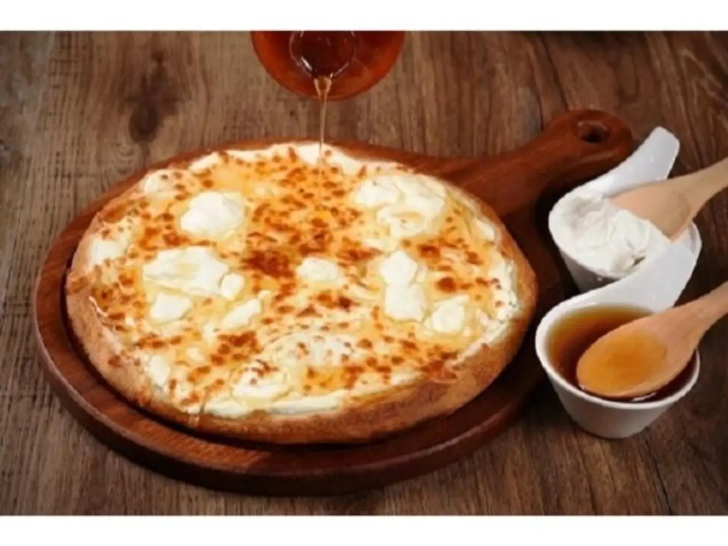 لبنة جبنة مع عسل