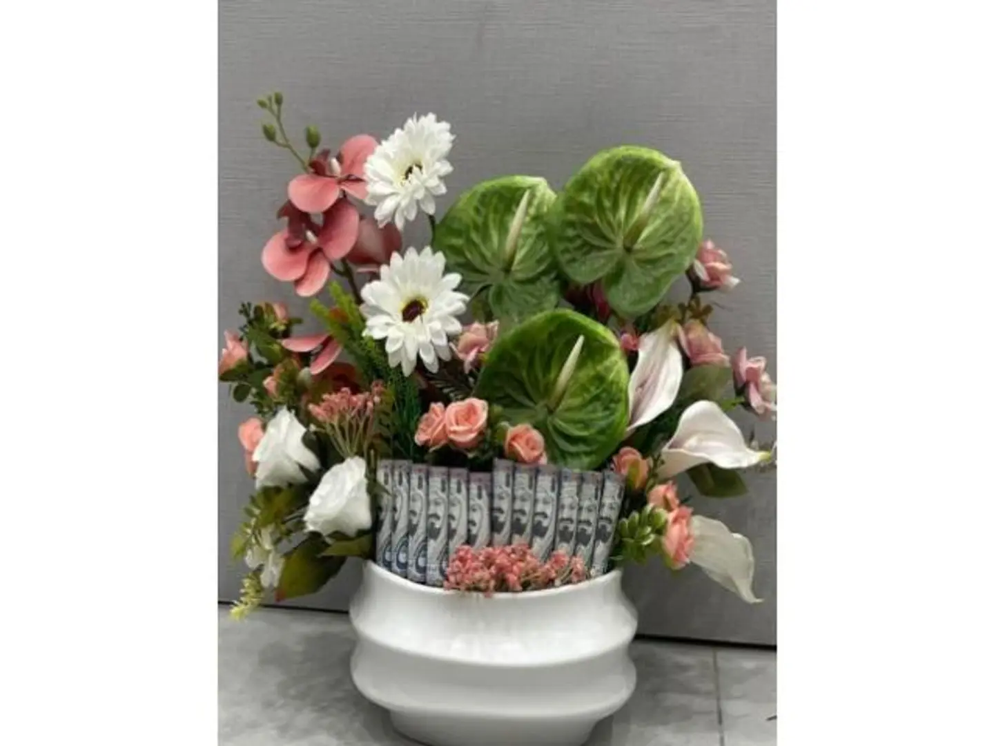 فازة ورد صناعي