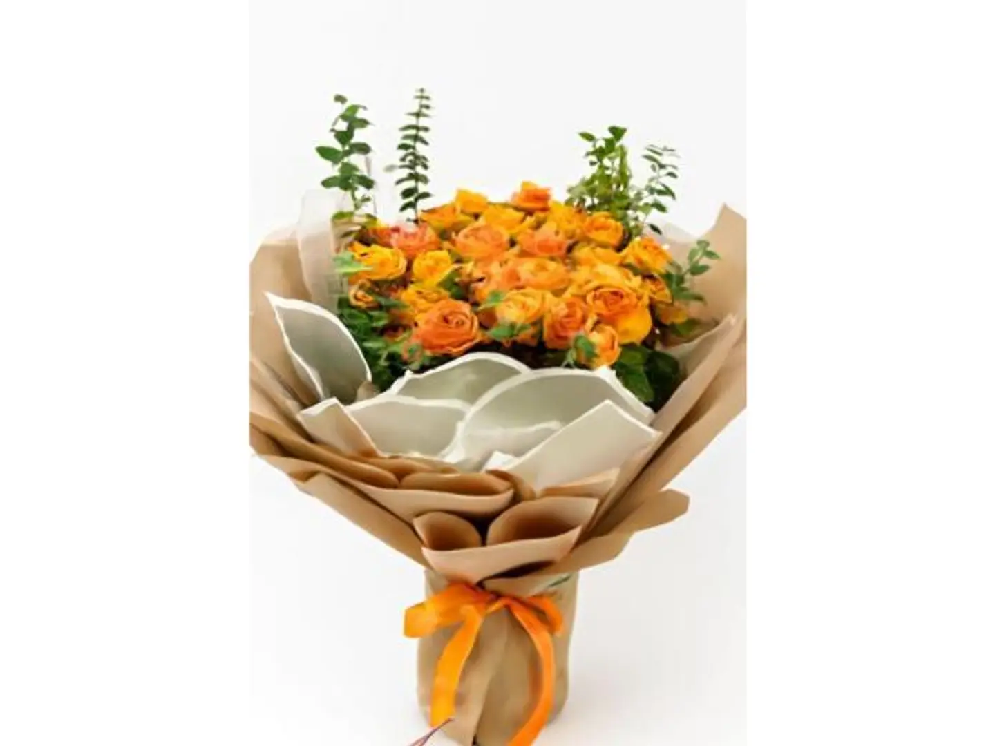 بوكيه ورد برتقالي مع ورود سبراي