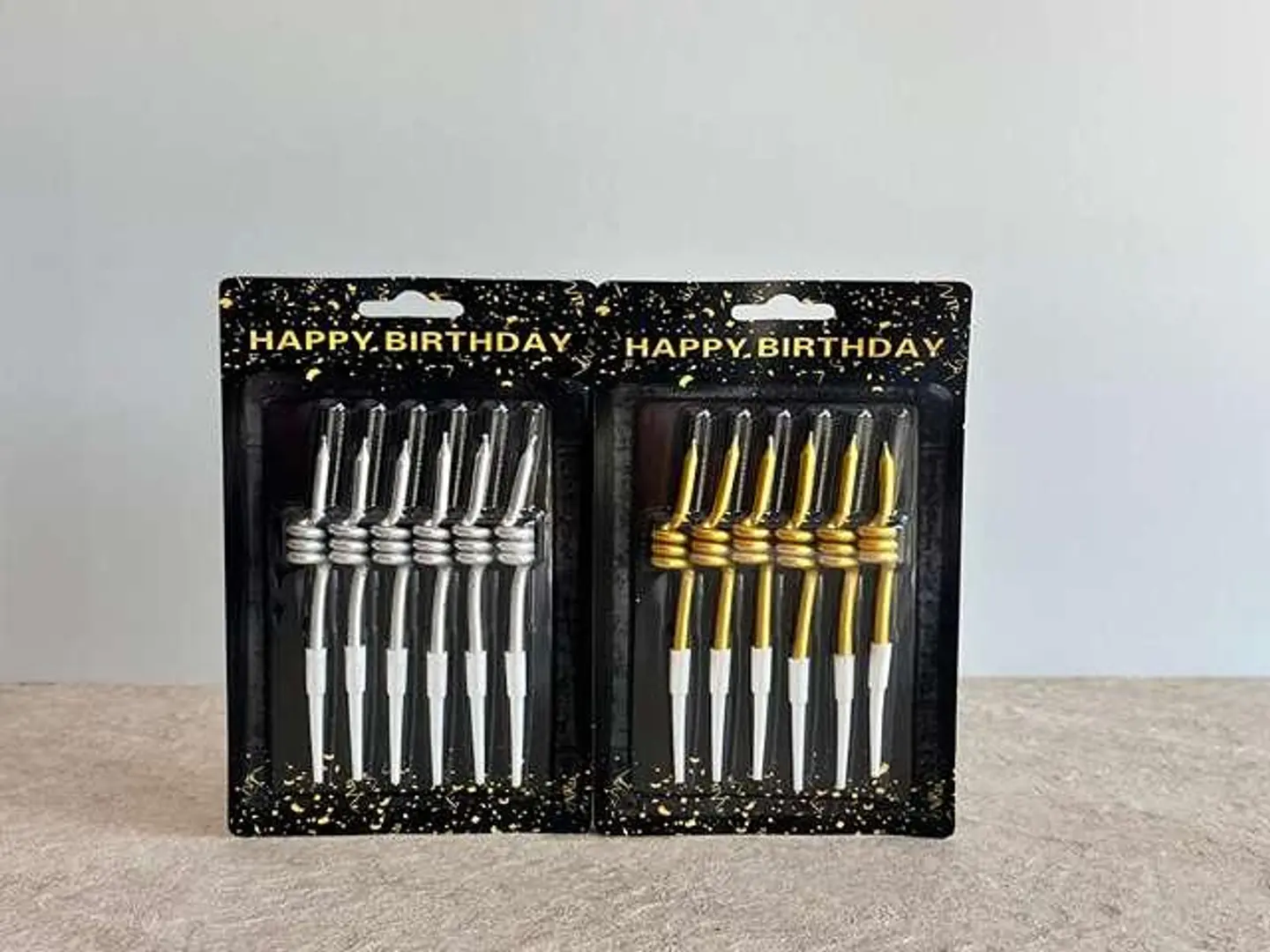 شموع عيد ميلاد ملتوية