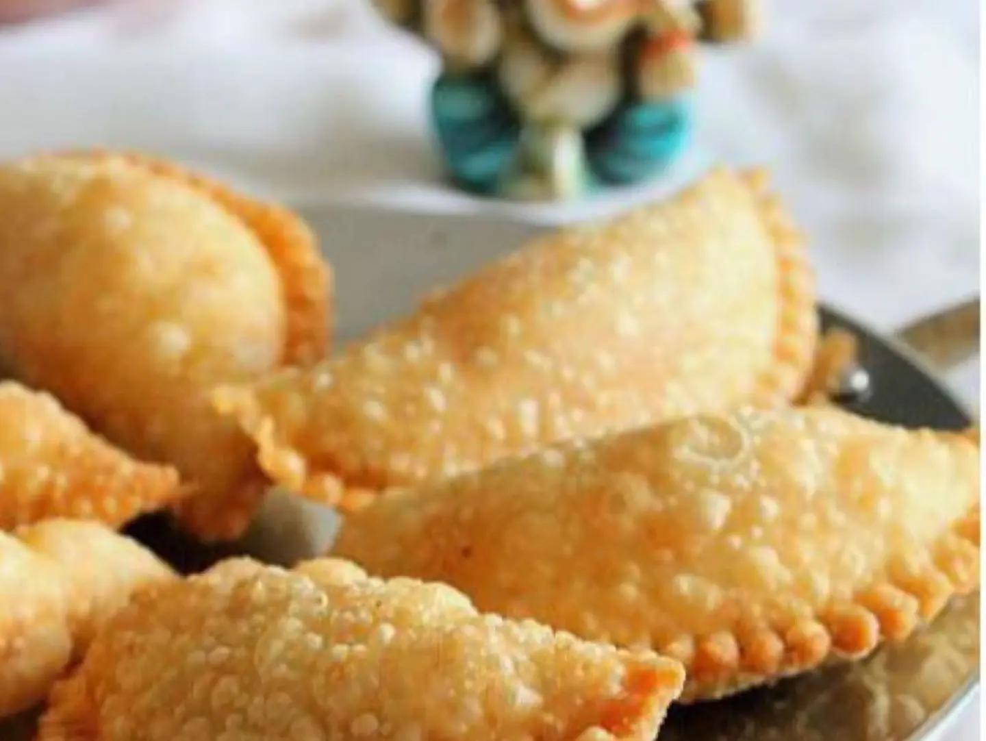 5 Pices Of Sambosa Buff With Krir Cheese