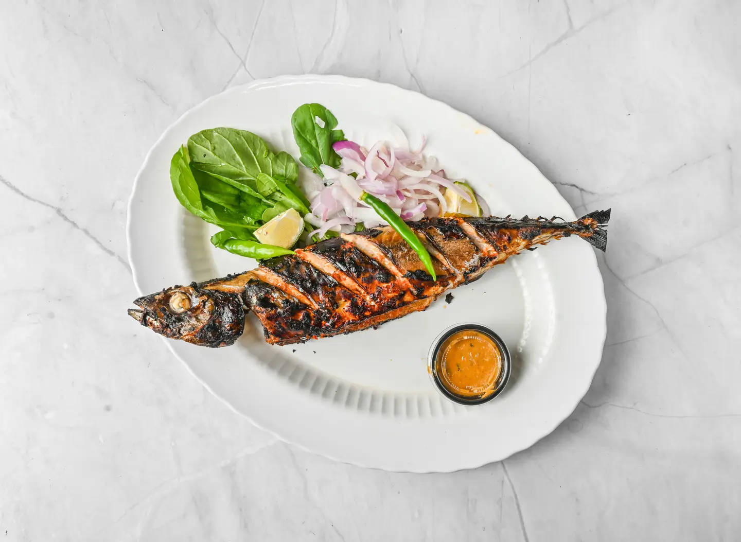 سمك ماكريل مع ارز و سلطة