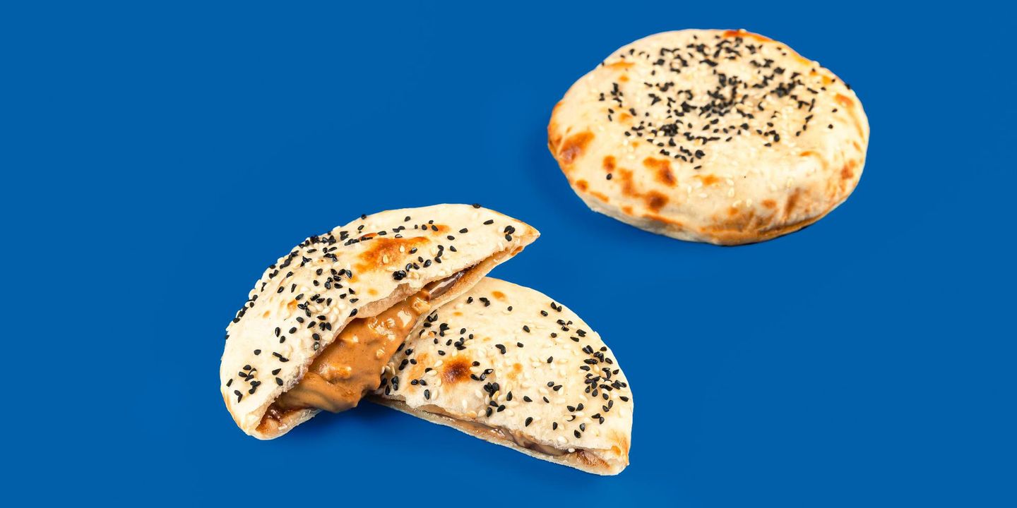 عيش مدور جبن ومربى