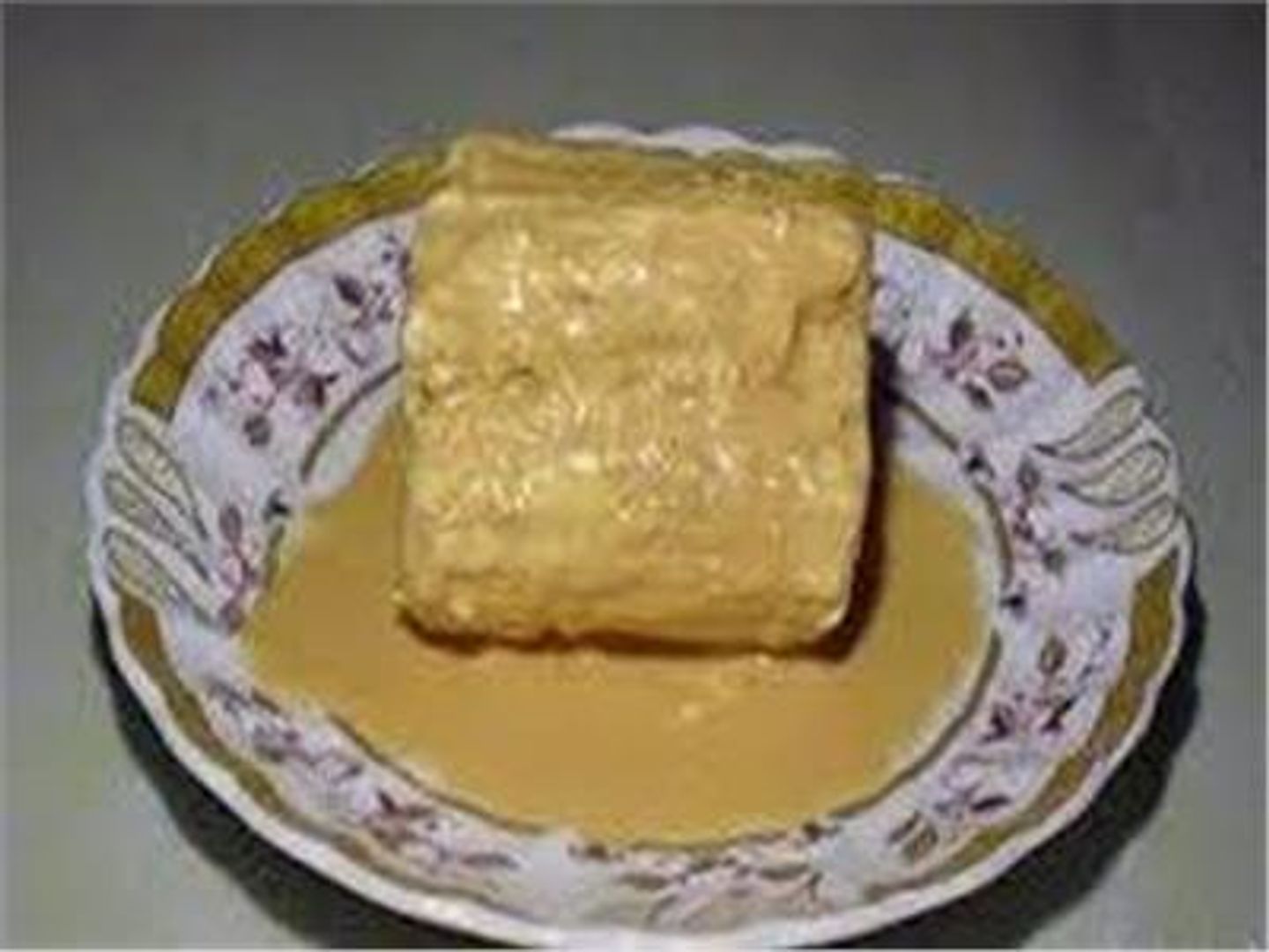 صحن جبنة قديمة صغير