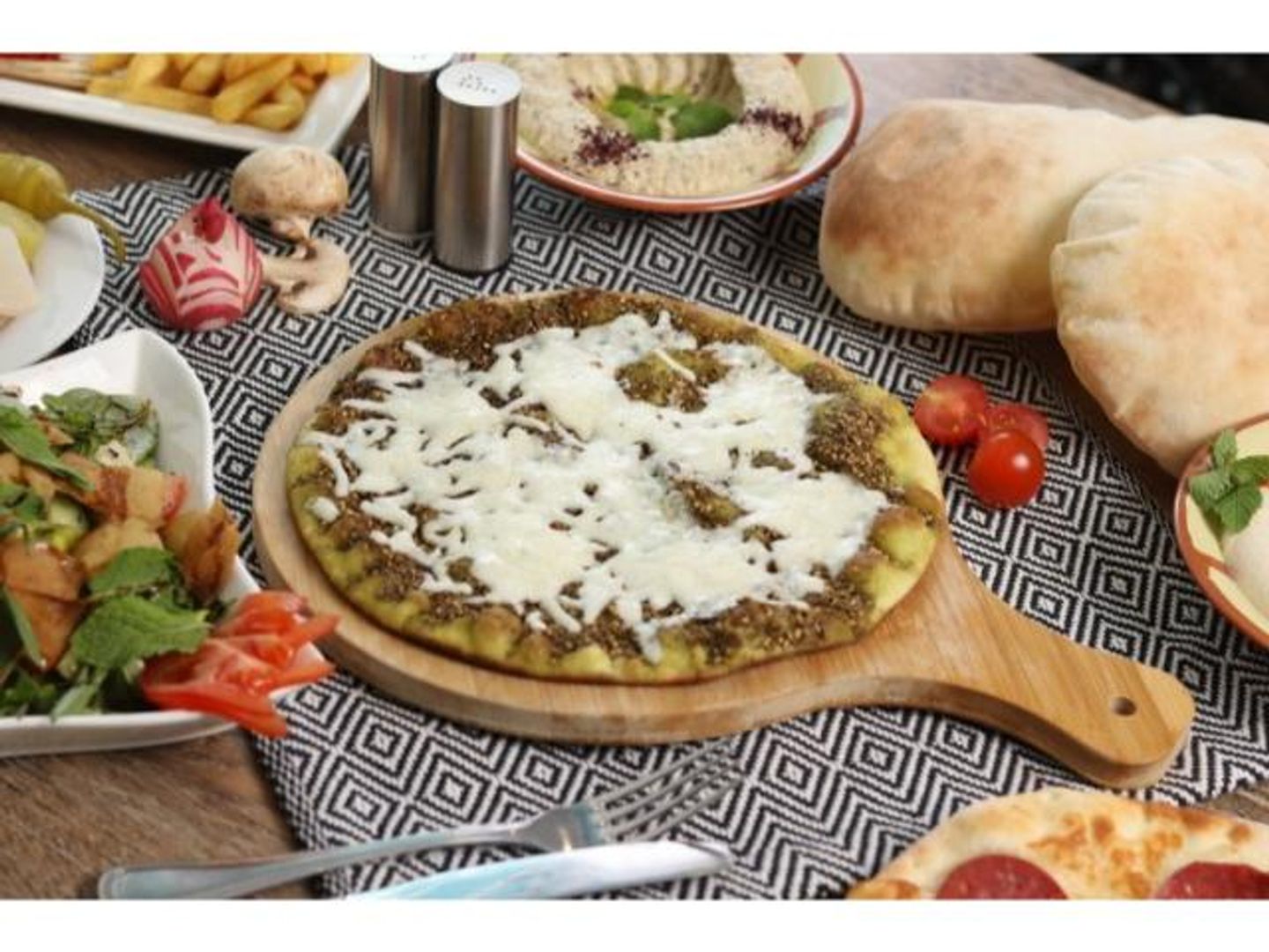 منقوشة زعتر بالجبن