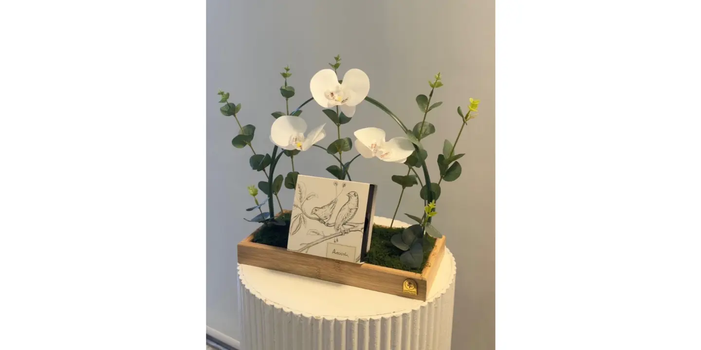 شوكليت انوش مع قاعده وورد صناعي