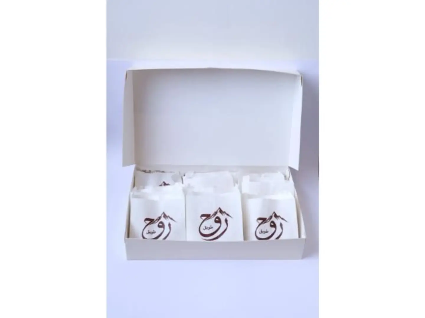 Assorted Pastry Box (16 Pieces)