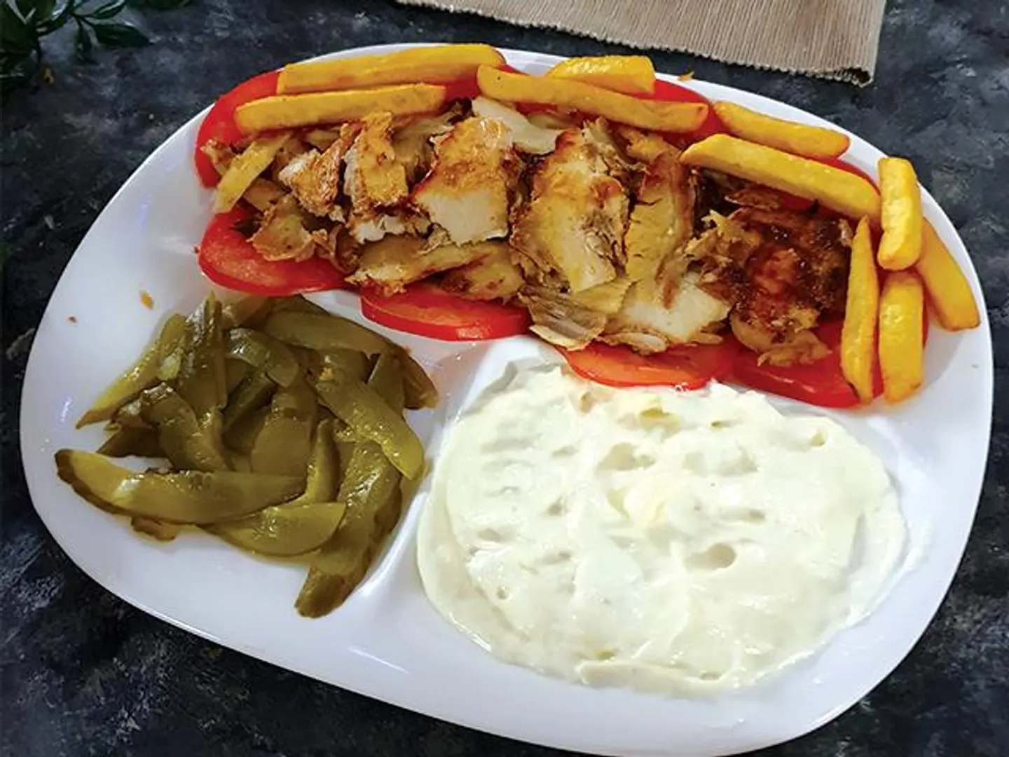صحن شاورما وسط