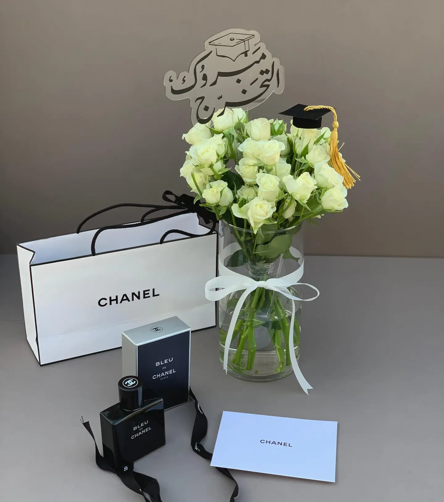 عطر بلو شانيل مع فازة