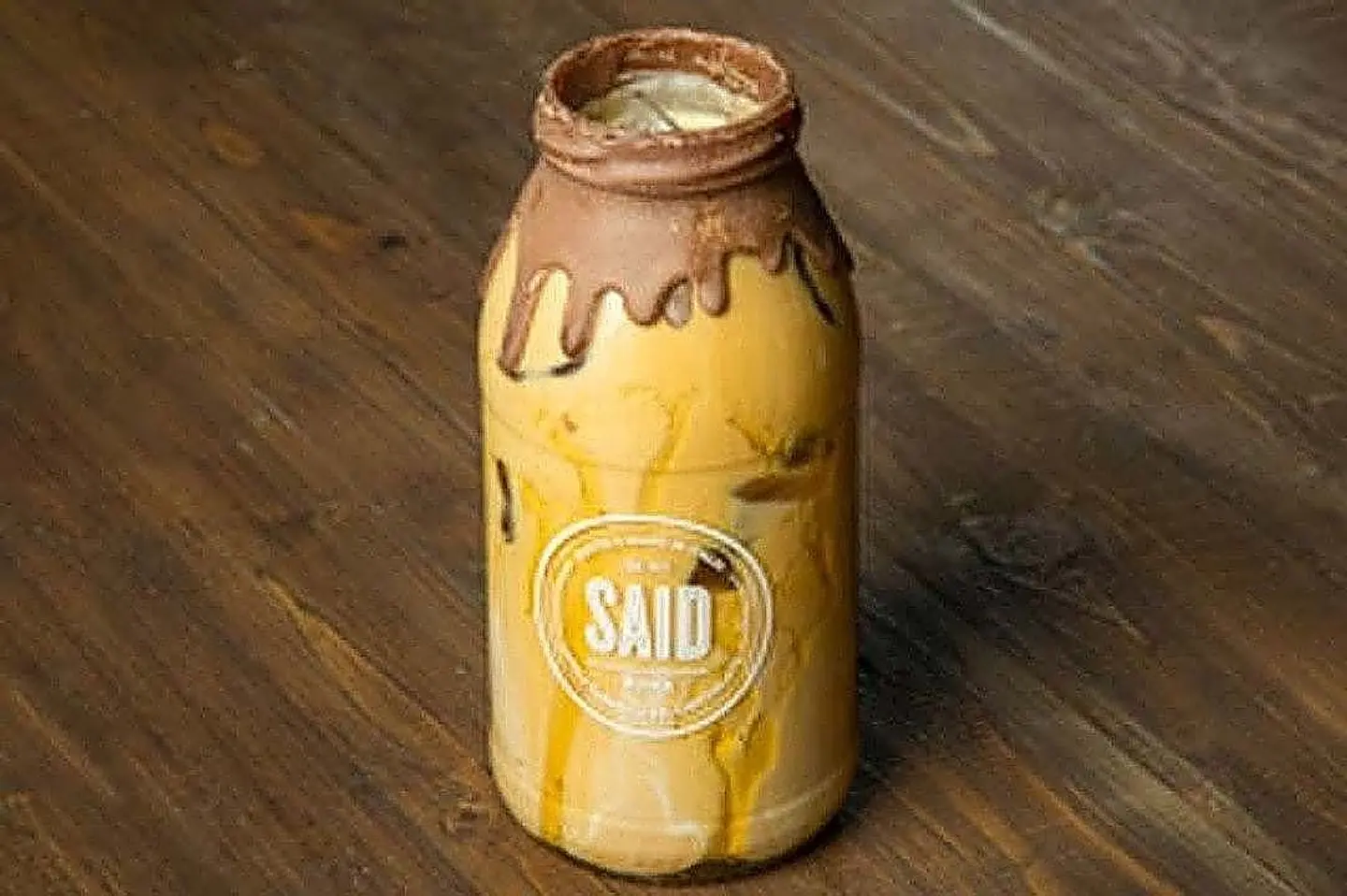 لاتيه بالعسل والقرفة مثلجة