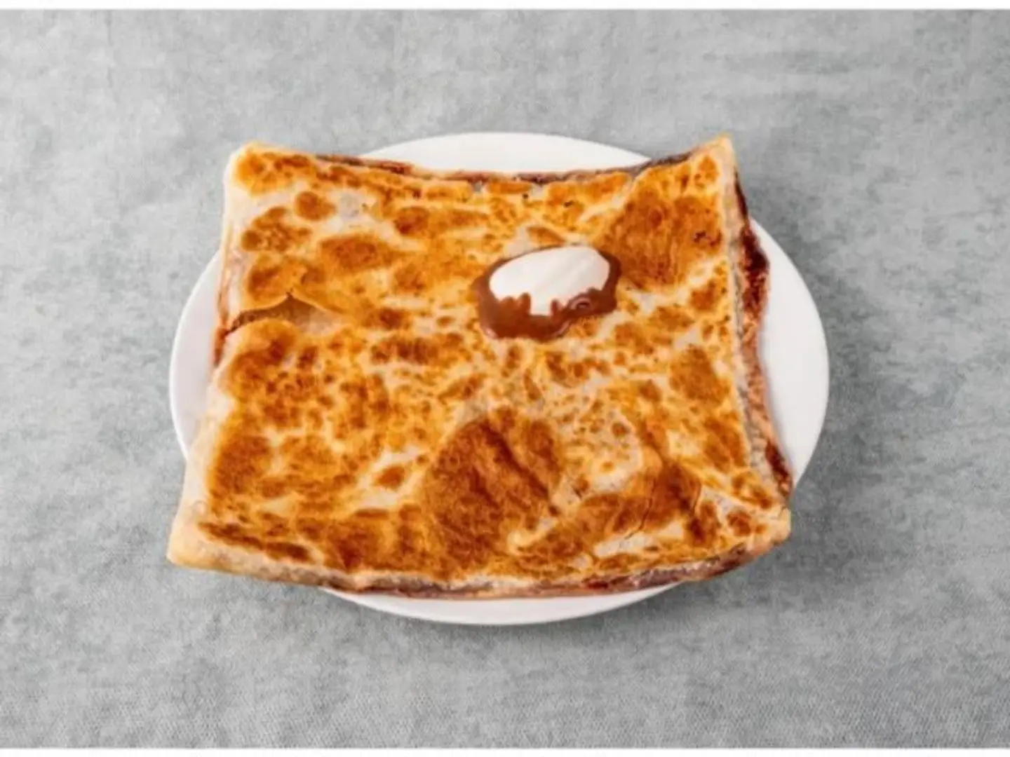 Nutella Mutabbak With Liquid Cheese