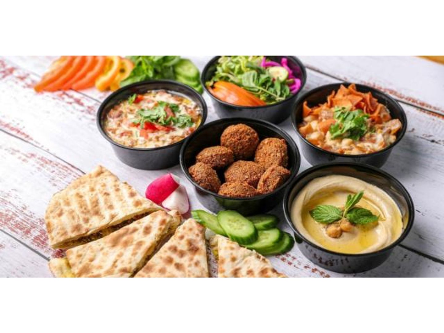 فول و طعمية و بيض مسلوق - متوسط