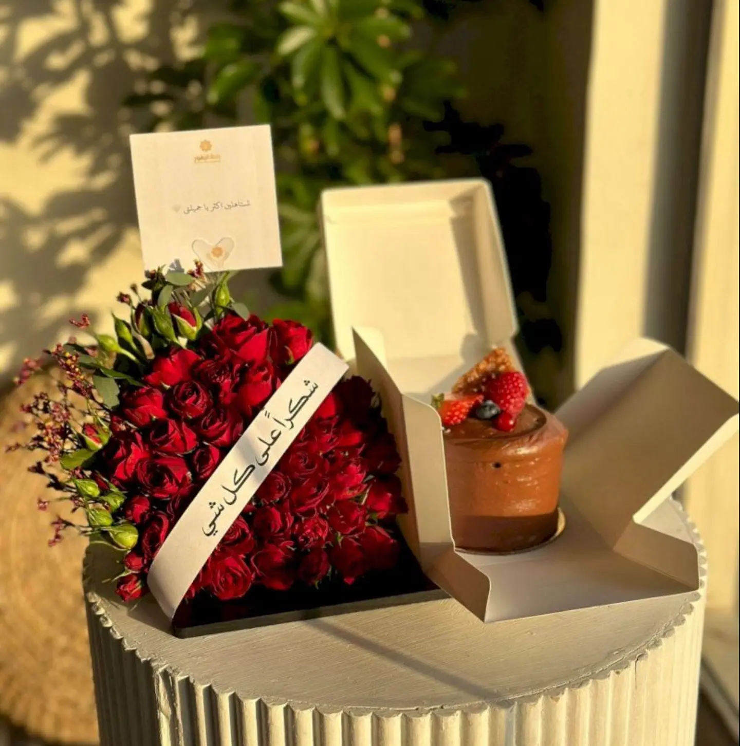 Red Roses With A Kundera Cake