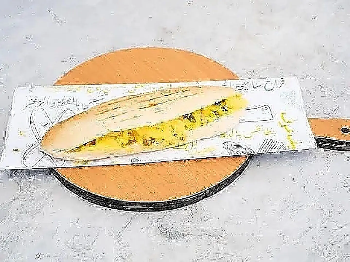 رغيف فراخ سايح عليها جبنة شيدر