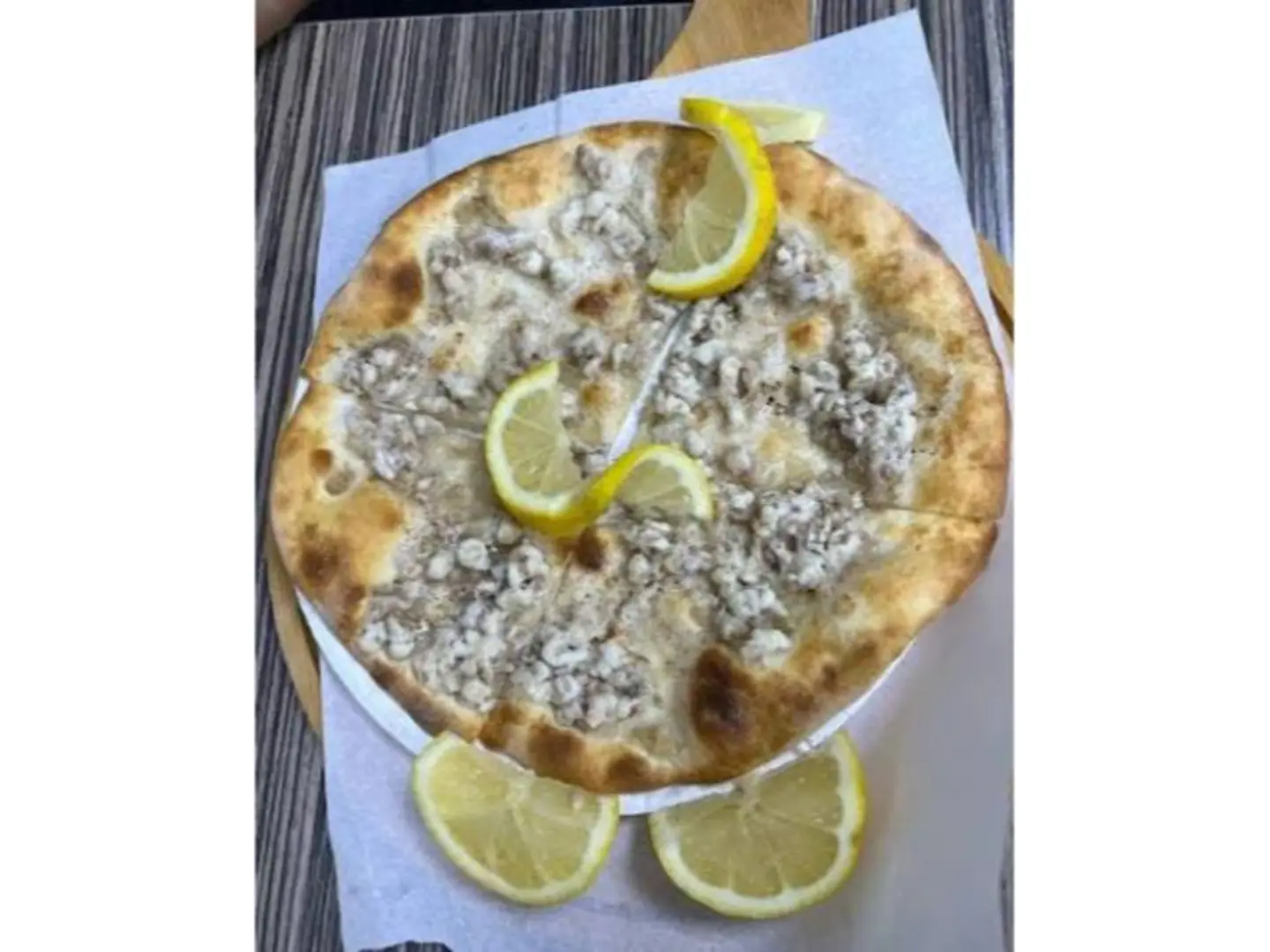 سناسل على عجين