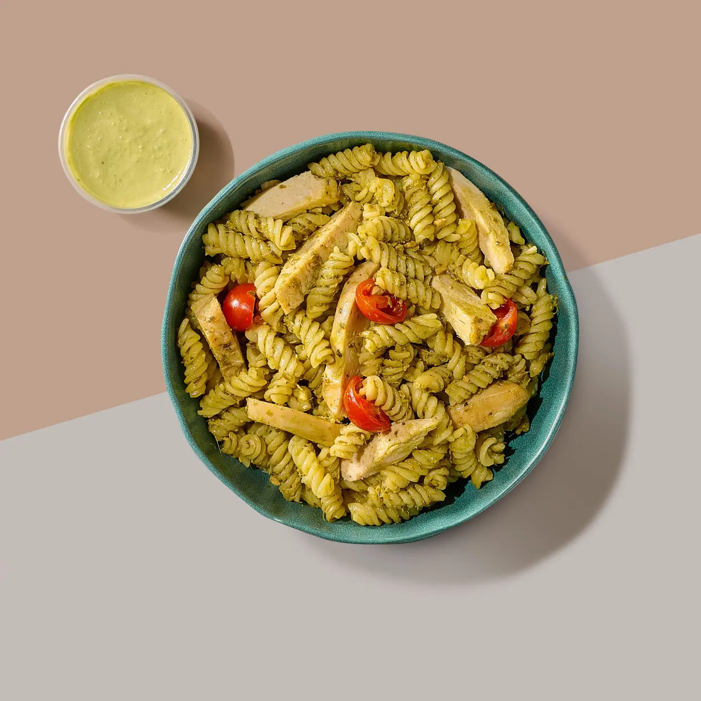 سلطة دجاج بيستو