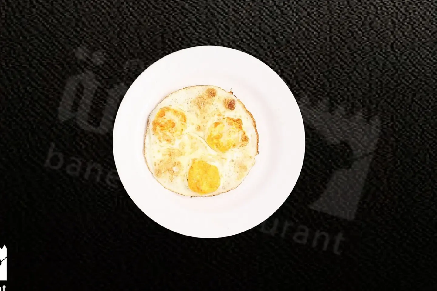 بيض عيون جبنة سائلة