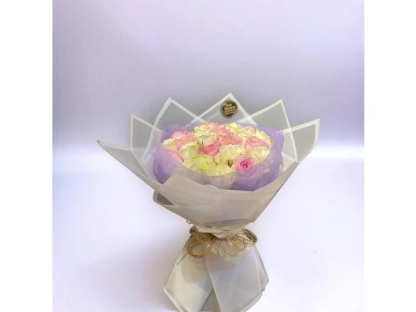 باقة ورد جوري وردي وأبيض