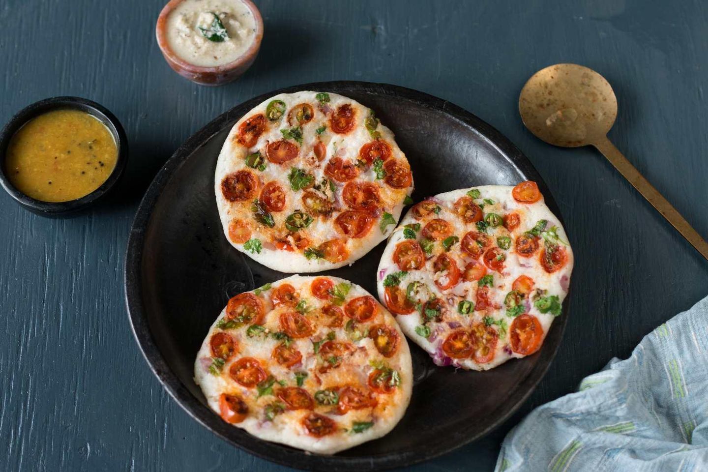 Tomato And Onion Uthappam