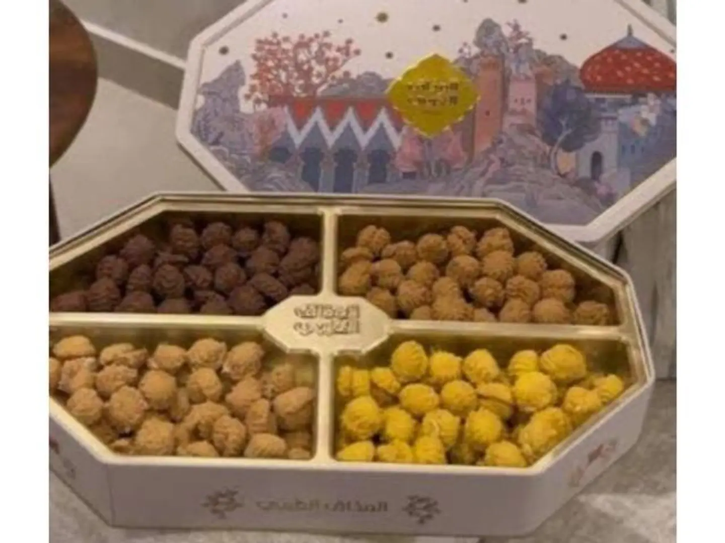 Mini Four Sections Mixed Petit Four Arabic Flavor