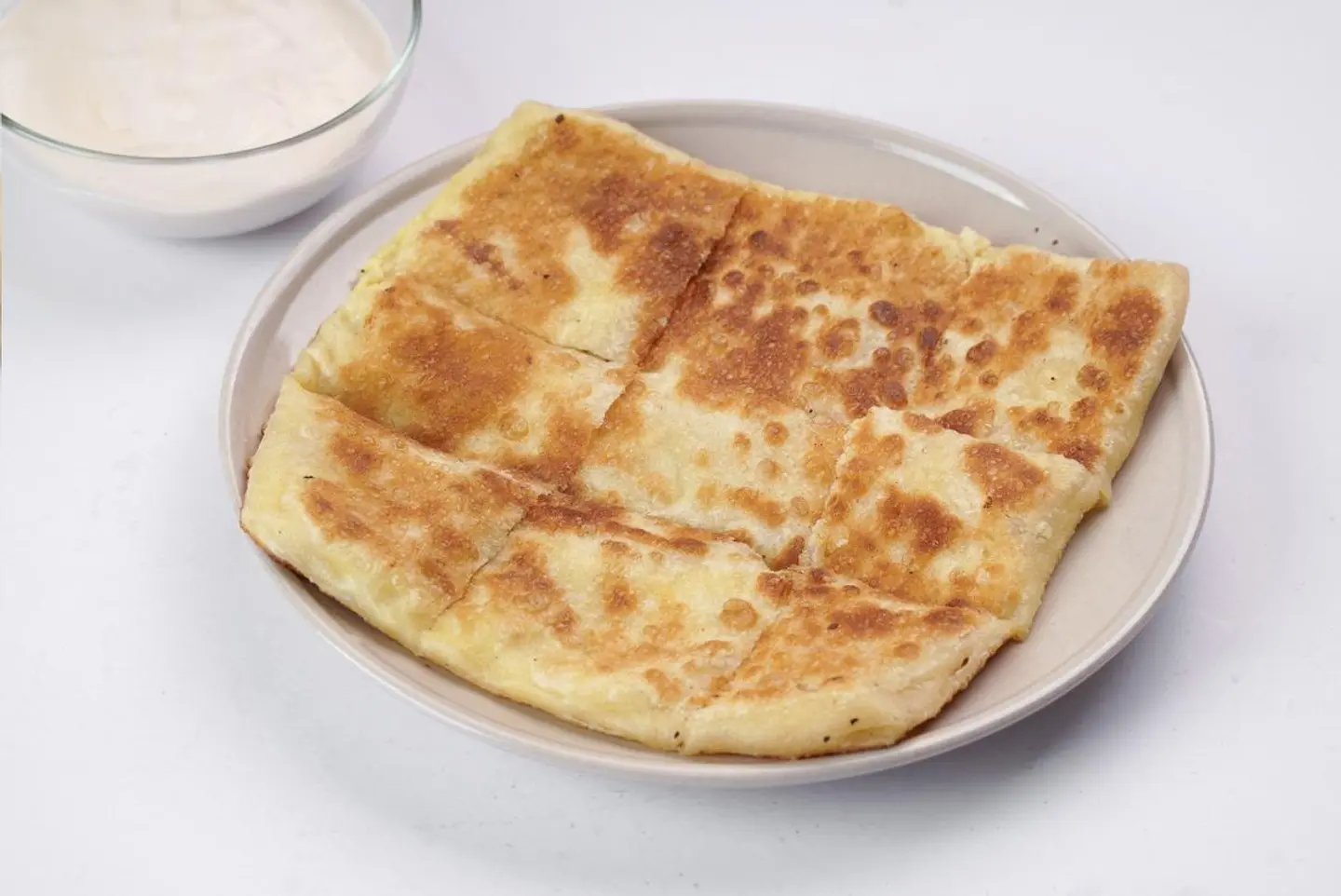 مطبق بالقشطة