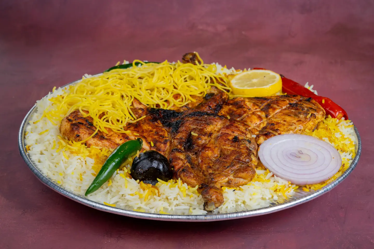 حبة دجاج كاملة على الفحم