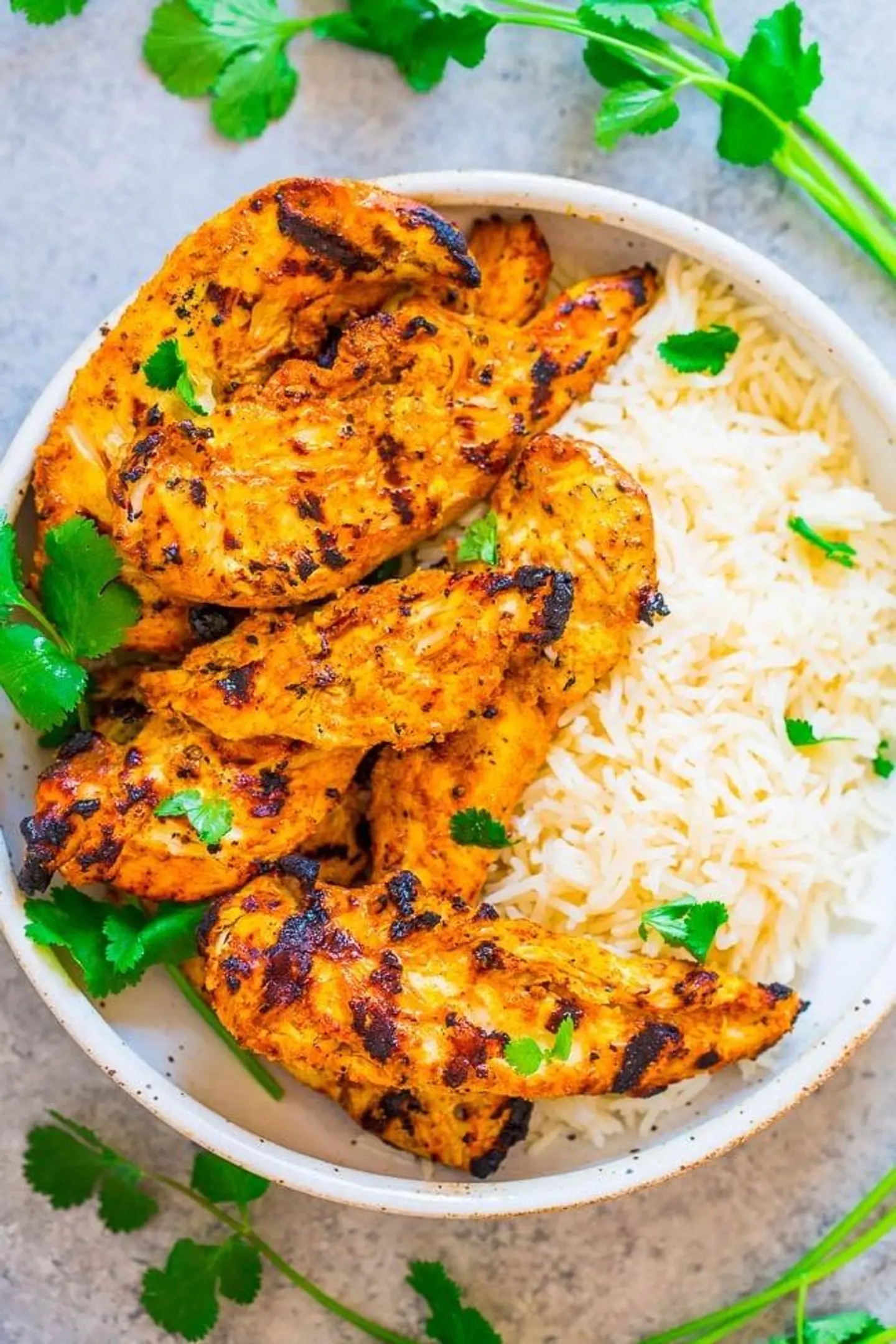 سمك مشوي بصلصة التندوري