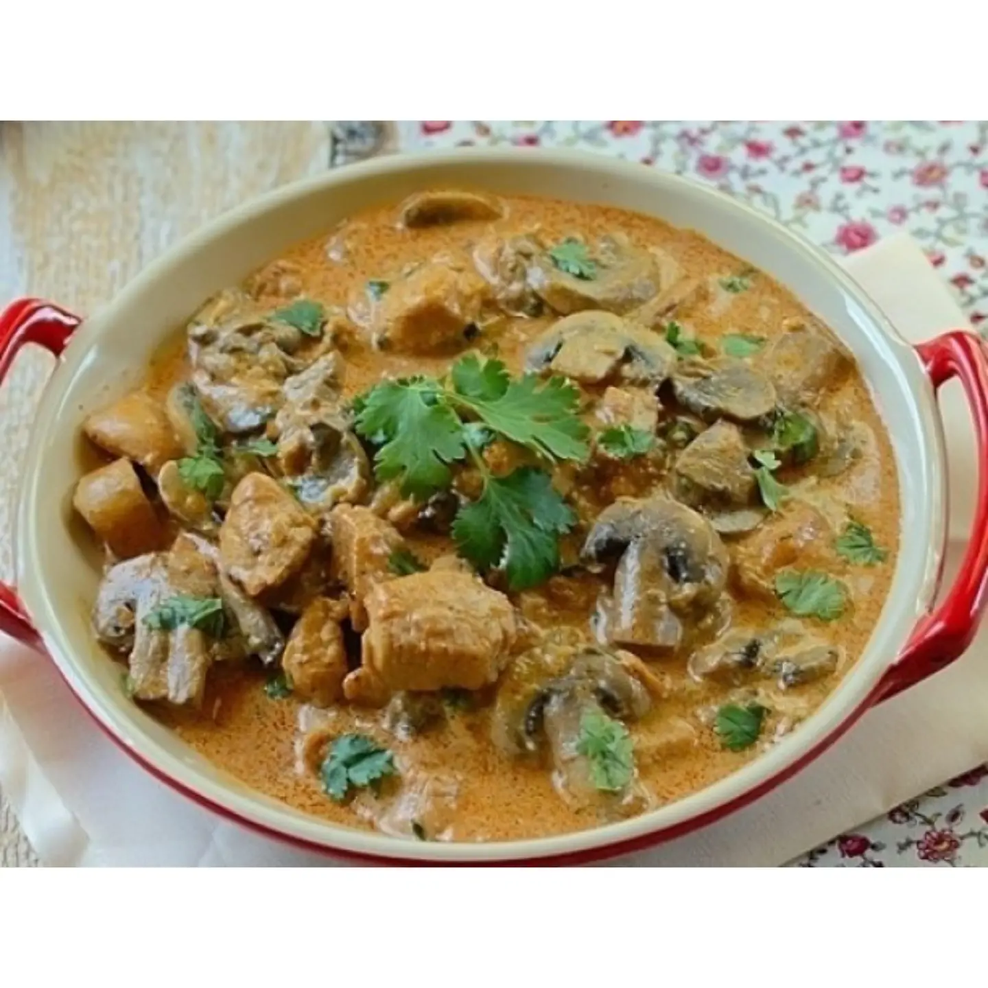 دجاج استرجانوف مع أرز سادة